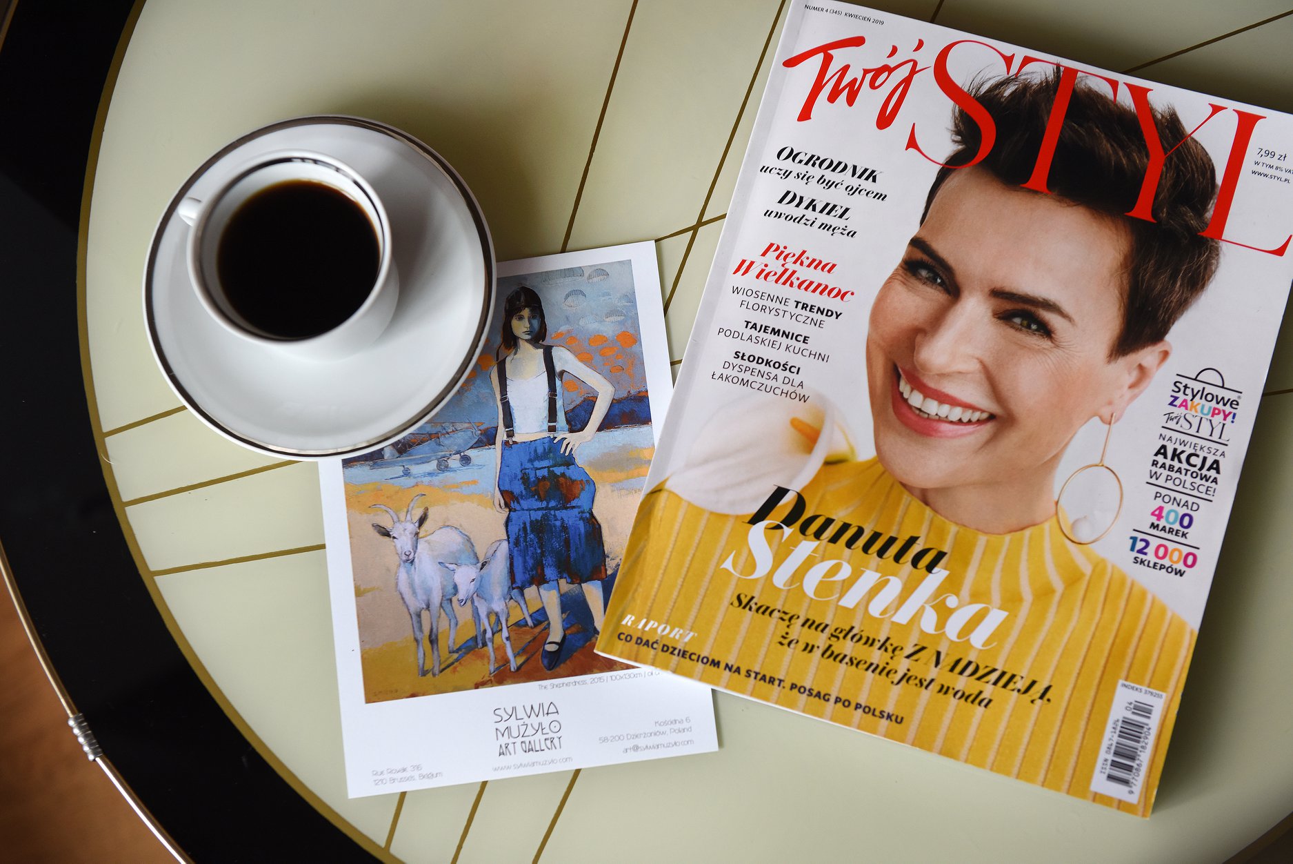 Publikacja w magazynie Twój Styl, magazyn na stoliku z kawą